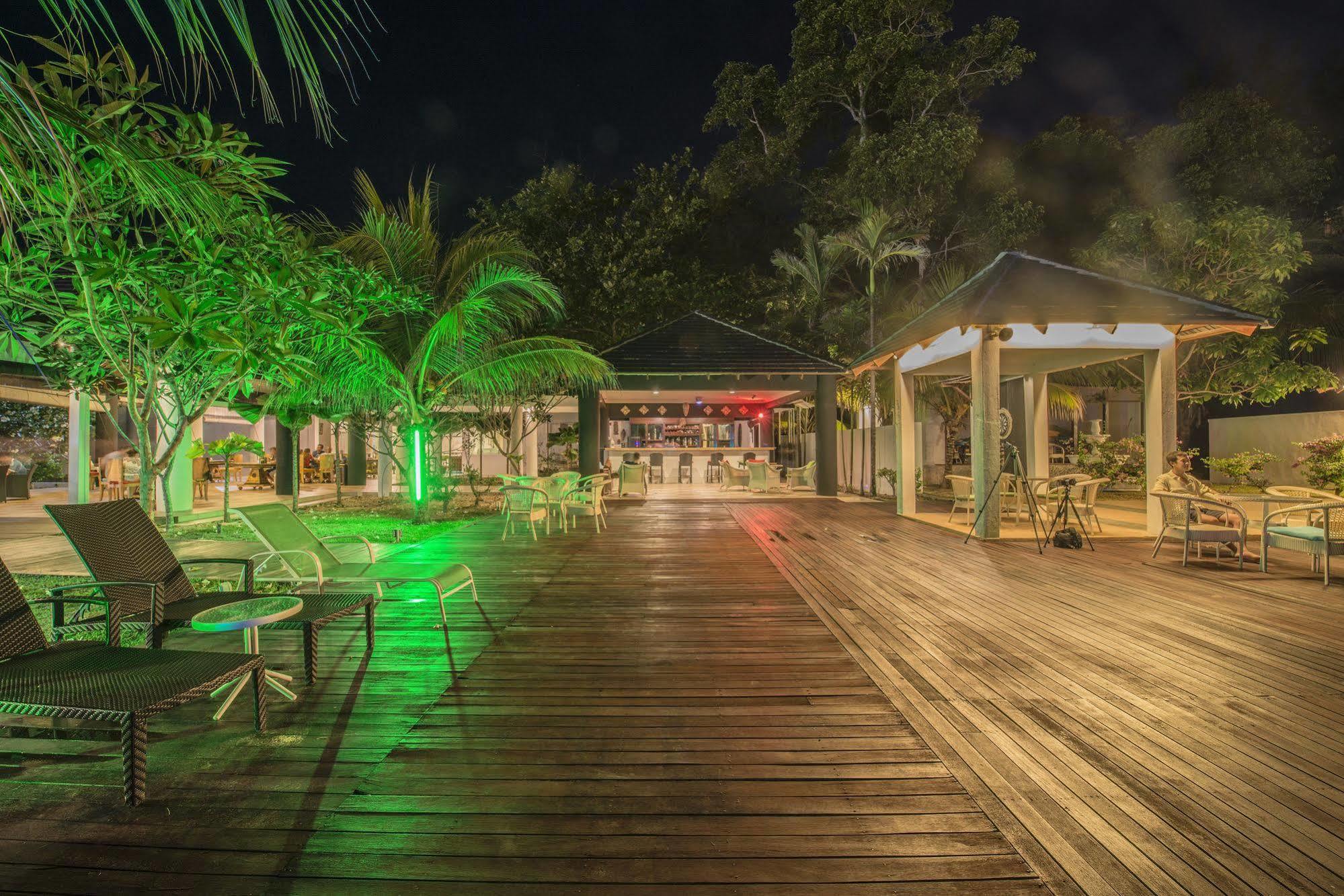 Sari Pacifica Resort & Spa, Sibu Island, Johor Pulau Sibu Buitenkant foto